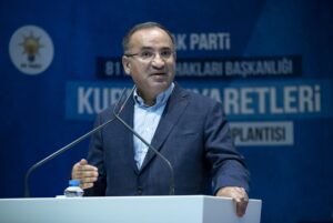 ANKARA (AA) – Adalet Bakanı Bekir Bozdağ, "Kadınlarımızın başı açık,