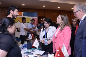 BARTIN (AA) – Bartın'da kariyer imkanlarının artırılmasını, işveren, öğrenci ve