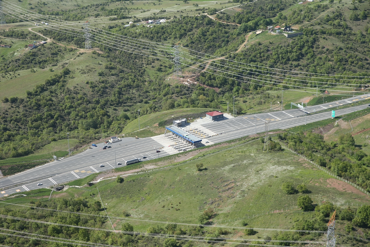 Bayram tatili dönüş rotasındaki Kocaeli'de helikopter destekli trafik denetimi