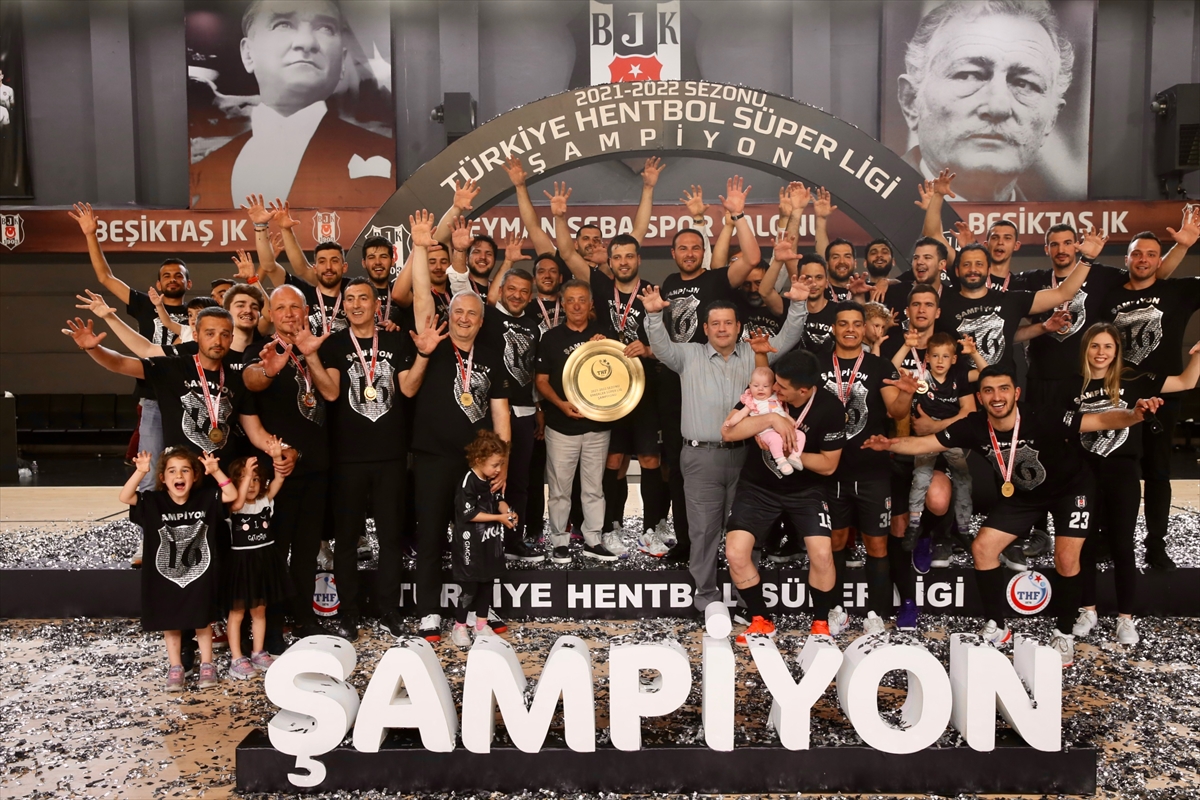 Beşiktaş Hentbol Takımı, şampiyonluk kupasını aldı