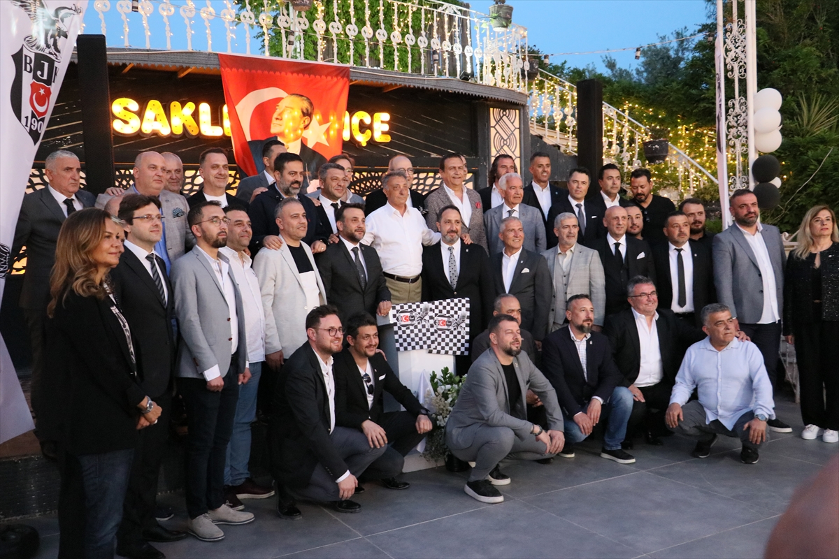 Beşiktaş Kulübü Başkanı Çebi, İzmir'de genel kurul üyeleriyle buluştu