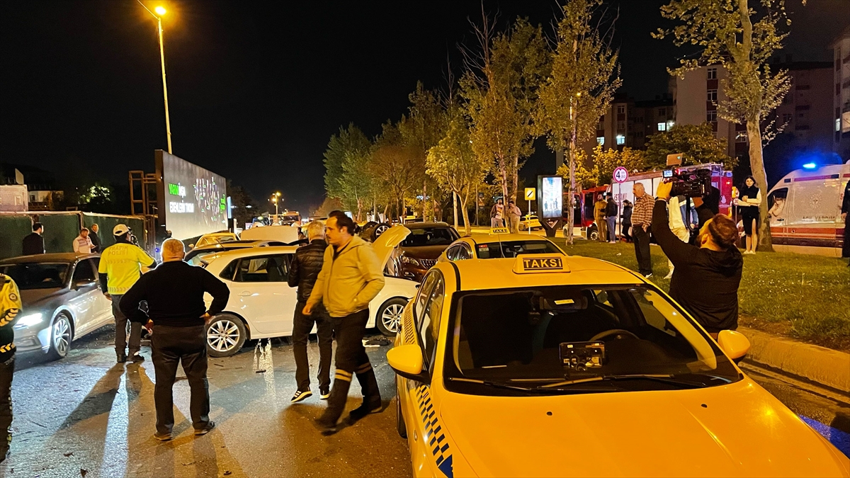 Beşiktaş'ta zincirleme trafik kazasında 2 kişi yaralandı