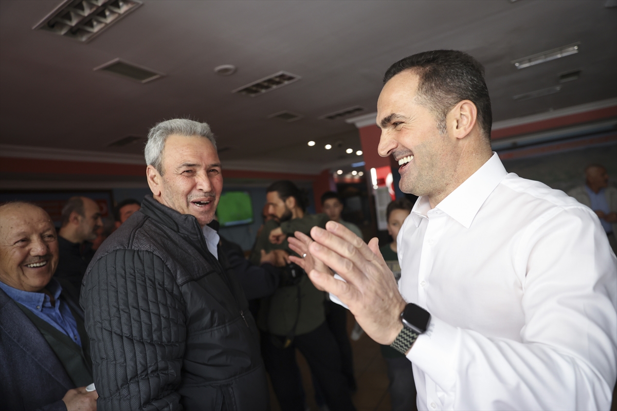 Beyoğlu Belediye Başkanı Ali Haydar Yıldız ilçe sakinleriyle bayramlaştı