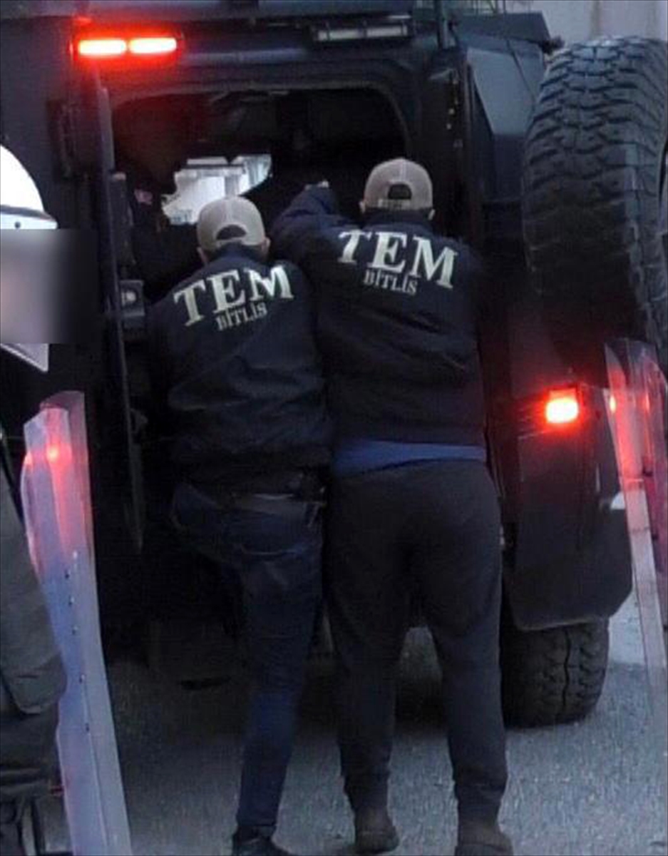 Bitlis merkezli 3 ildeki PKK/KCK operasyonunda 11 şüpheli gözaltına alındı