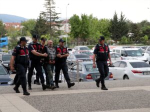 BOLU (AA) – Bolu'da çıkan kavgada bir kişiyi tabancayla öldüren
