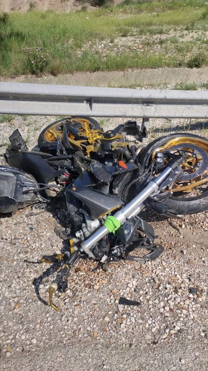 BURDUR (AA) – Burdur'un Bucak ilçesinde otomobille motosikletin çarpışması sonucu