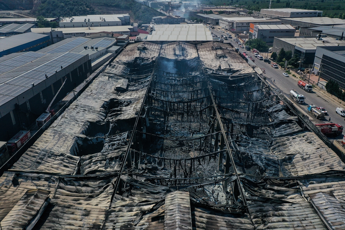GÜNCELLEME 3 – Bursa'da fabrikada çıkan yangın kontrol altına alındı
