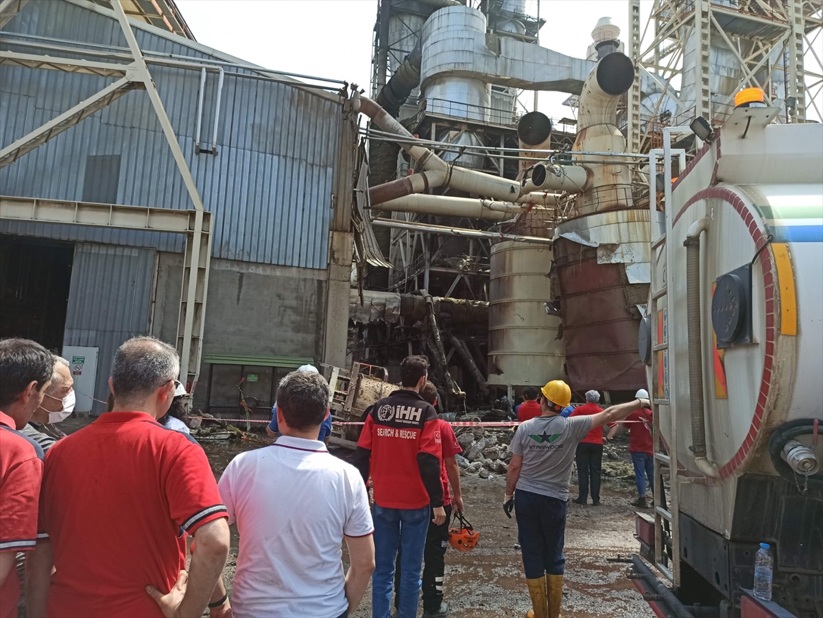 GÜNCELLEME 3 – Bursa'da fabrikada çıkan yangında 2 işçi öldü, 5 işçi yaralandı