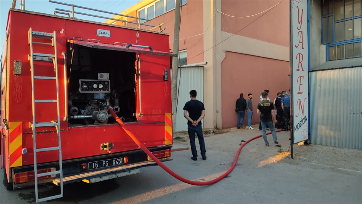 Bursa'da mobilya fabrikasındaki makinenin patlaması sonucu 2 kişi yaralandı