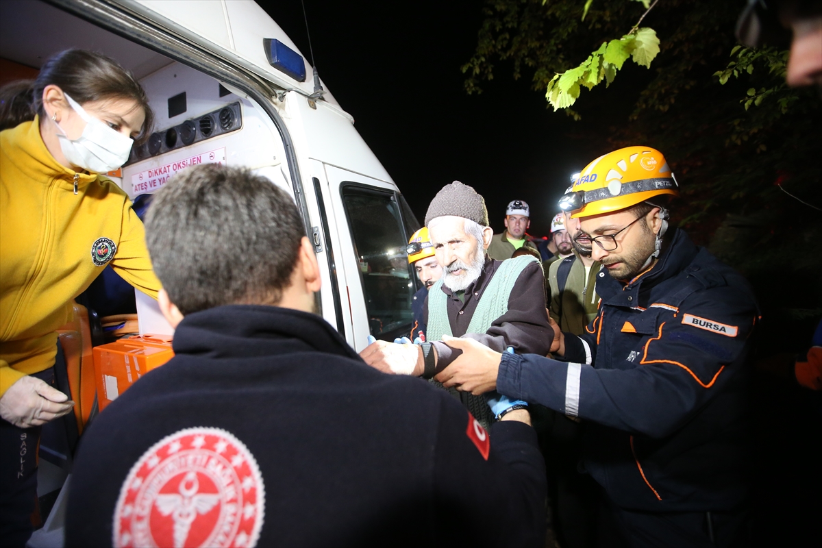 Bursa’da ormanda kaybolan alzaymır hastası akıllı saatinden alınan konumla bulundu