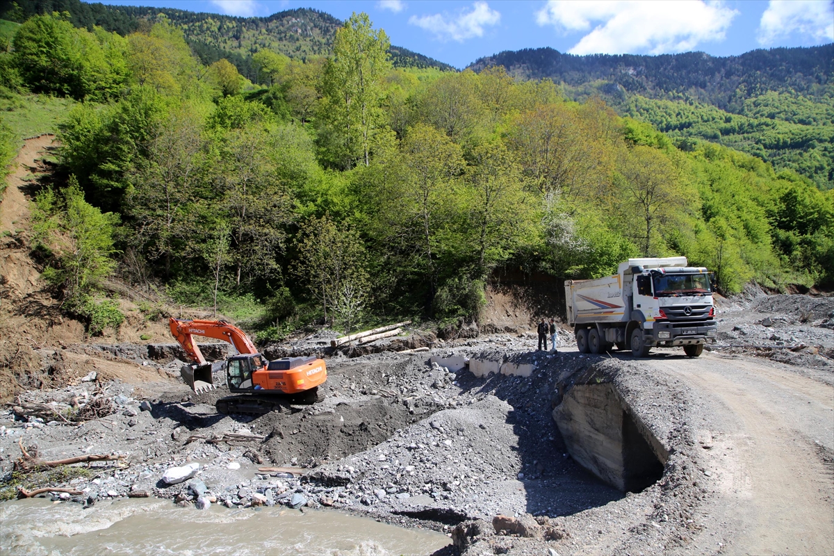 Çatalzeytin'de zarar gören köprülerin onarımına başlandı