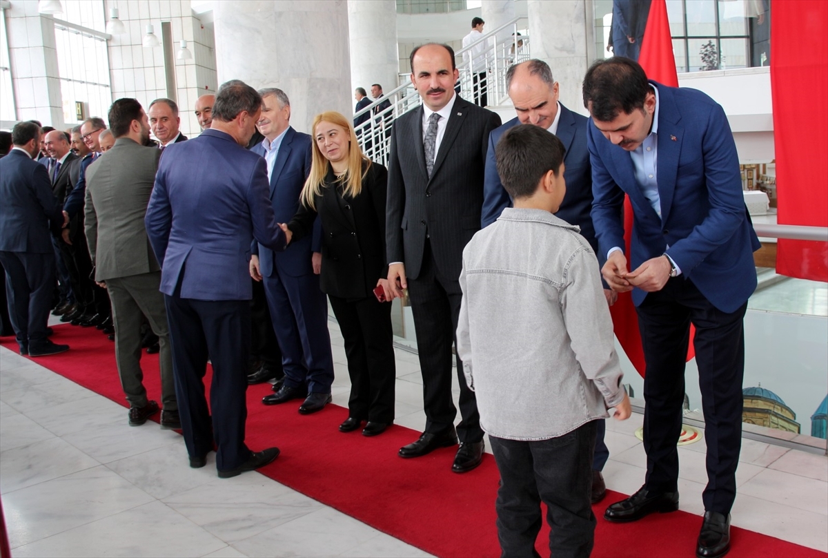 Çevre, Şehircilik ve İklim Değişikliği Bakanı Kurum, Konya'da şehit ailelerini ziyaret etti