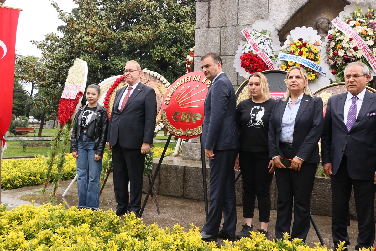 CHP Genel Başkan Yardımcısı ve Parti Sözcüsü Faik Öztrak, Samsun'da Onur Anıtı'na çelenk sundu