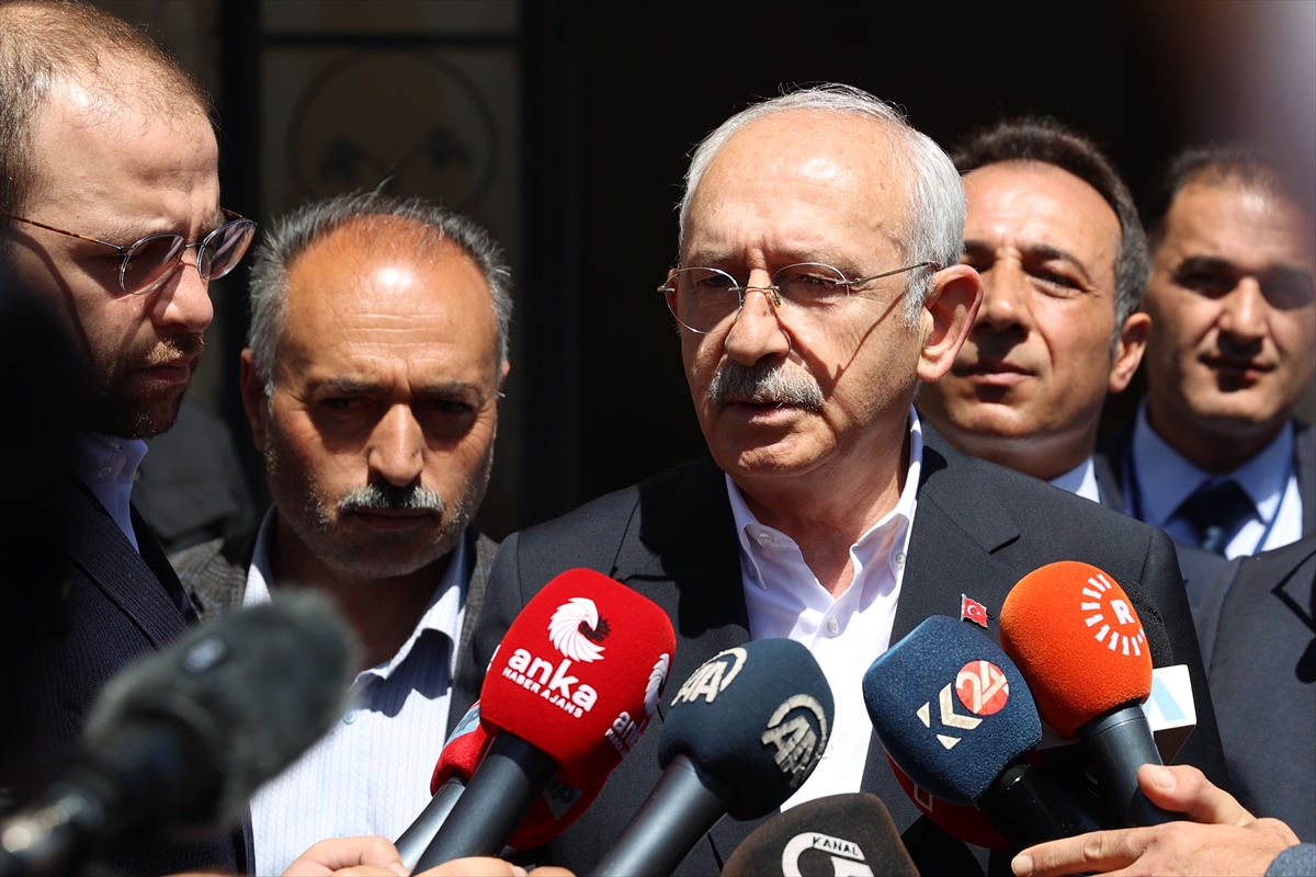 CHP Genel Başkanı Kılıçdaroğlu, Van'da bir aileyi ziyaret etti