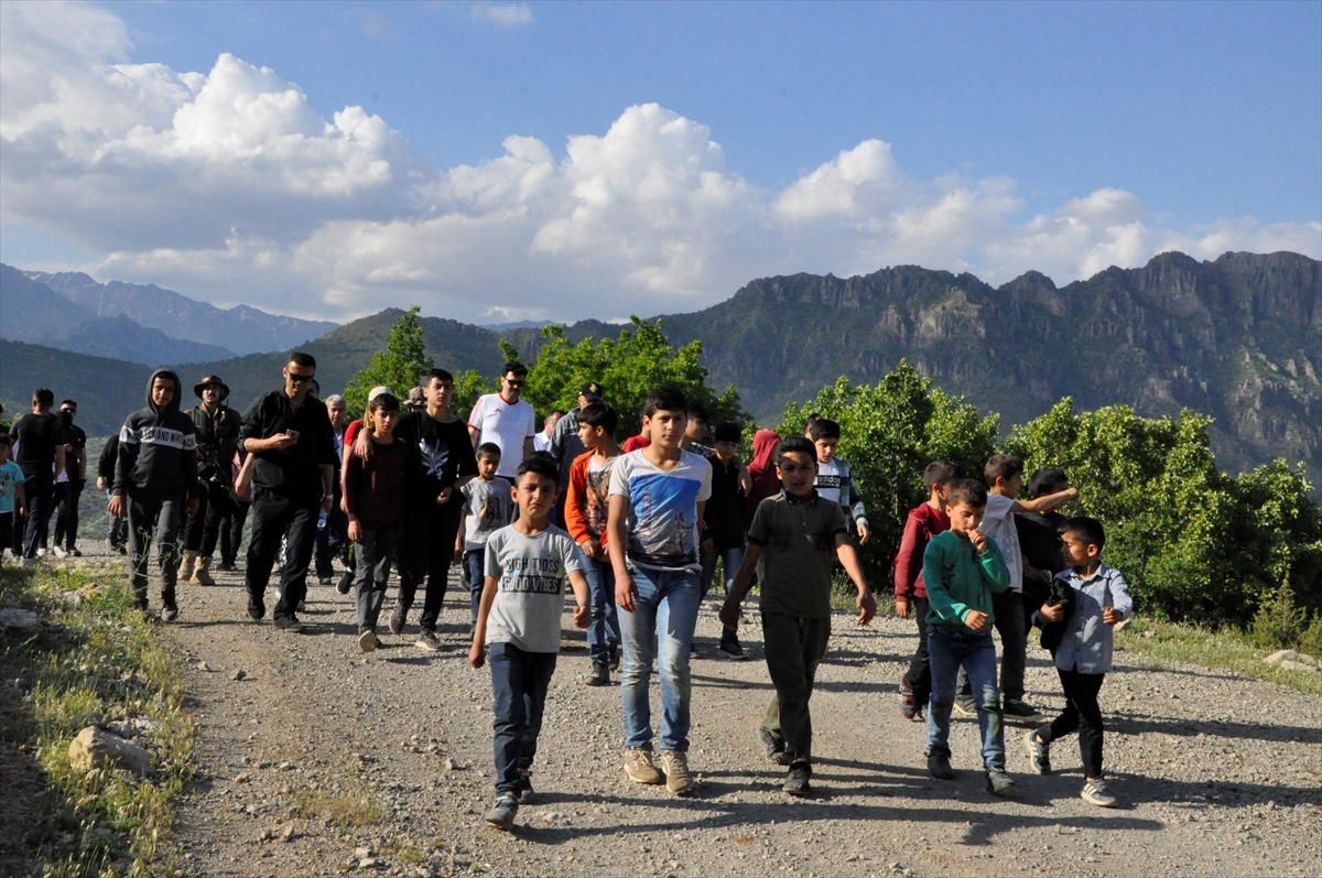 Çukurca'da 19 Mayıs etkinlikleri kapsamında doğa yürüyüşü düzenlendi