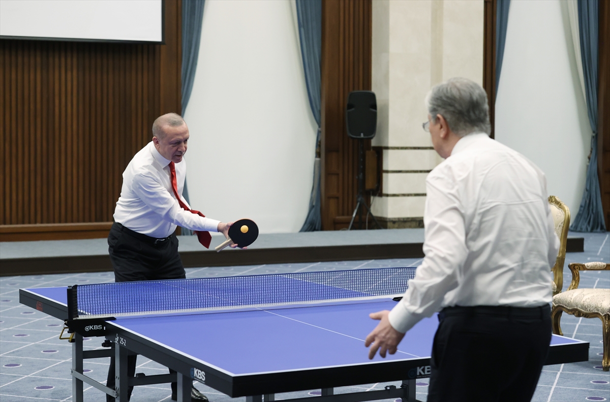 Cumhurbaşkanı Erdoğan ve Kazakistan Cumhurbaşkanı Tokayev masa tenisi oynadı
