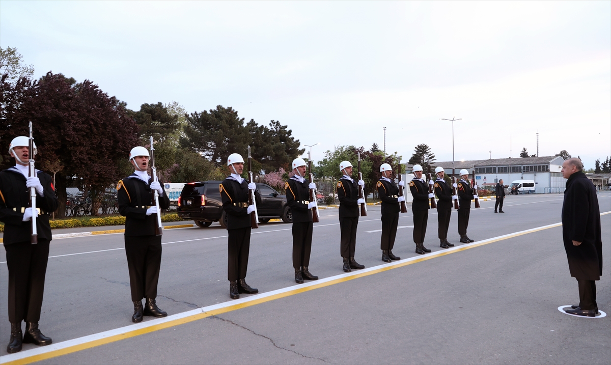 İSTANBUL (AA) – Cumhurbaşkanı Recep Tayyip Erdoğan, "Yakın çevremizde yaşanan