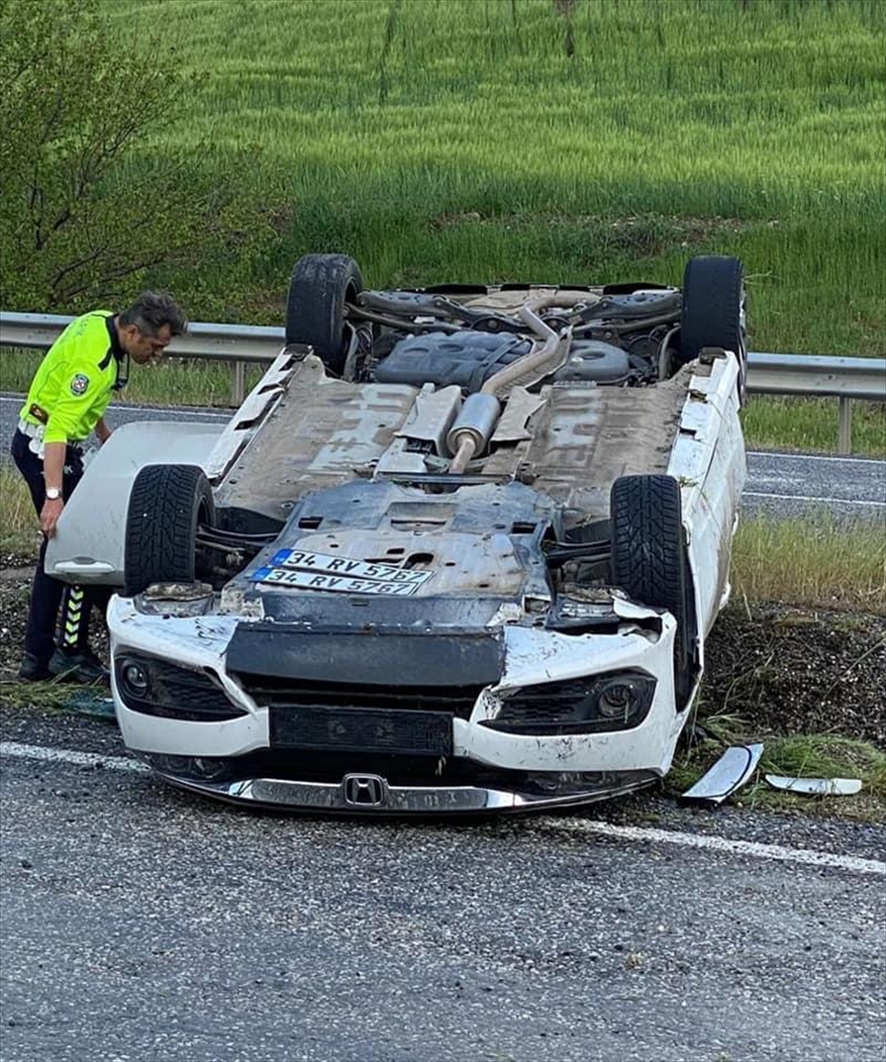 Diyarbakır'da devrilen otomobildeki 6 kişi yaralandı