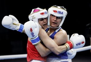 - 54 kilo son 16 tur maçında milli boksör Hatice