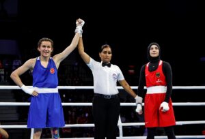 - 54 kilo son 32 tur müsabakasında milli boksör Hatice