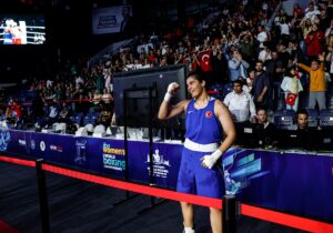 - 66 kiloda milli boksör Busenaz Sürmeneli, çeyrek finale yükseldi