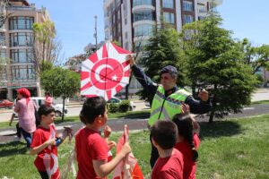 EDİRNE (AA) – Edirne'de, Trafik Haftası kapsamında uçurtma şenliği düzenlendi.