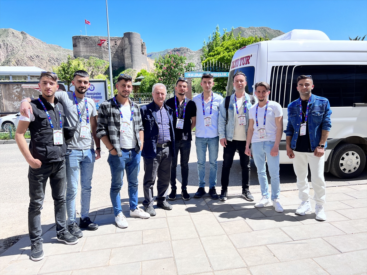 Erzurum'da çıraklık eğitimi biten 8 öğrenci staj için Portekiz'e gönderildi