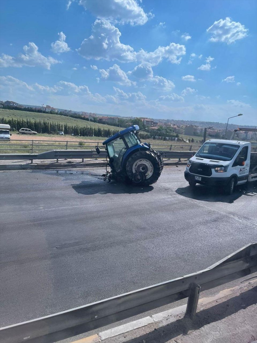 Eskişehir'de trafik kazasında ikiye bölünen traktörün sürücüsü yaralandı