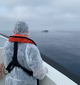 MUĞLA (AA) – Muğla'nın Fethiye ilçesi açıklarında arızalanıp sürüklenen lastik