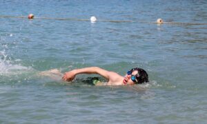 MUĞLA (AA) – Muğla'nın Fethiye ilçesinde düzenlenen "Engelsiz Kulaçlar" etkinliğinde