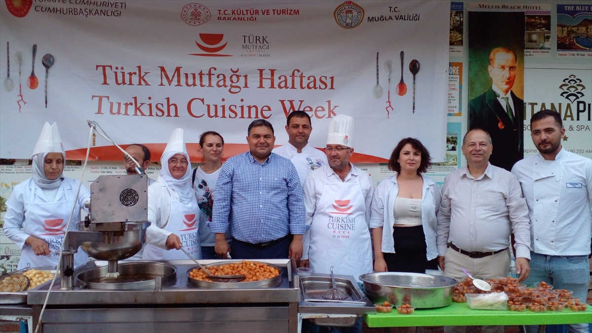 Fethiye'de “Türk Mutfağı Haftası” açılışında turistlere lokma ve şerbet ikramı