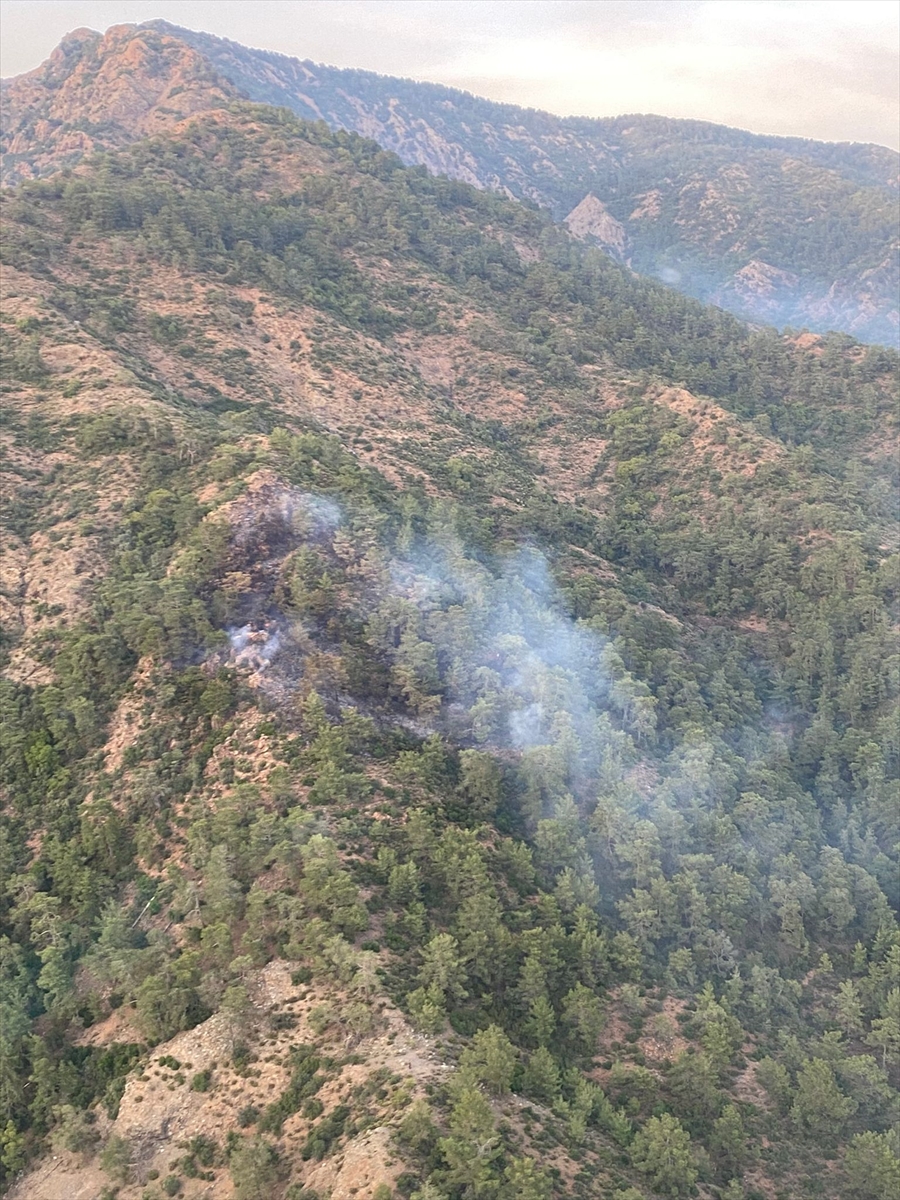 GÜNCELLEME – Fethiye'de yıldırım düşmesi sonucu ormanlık alanda çıkan yangın kontrol altında