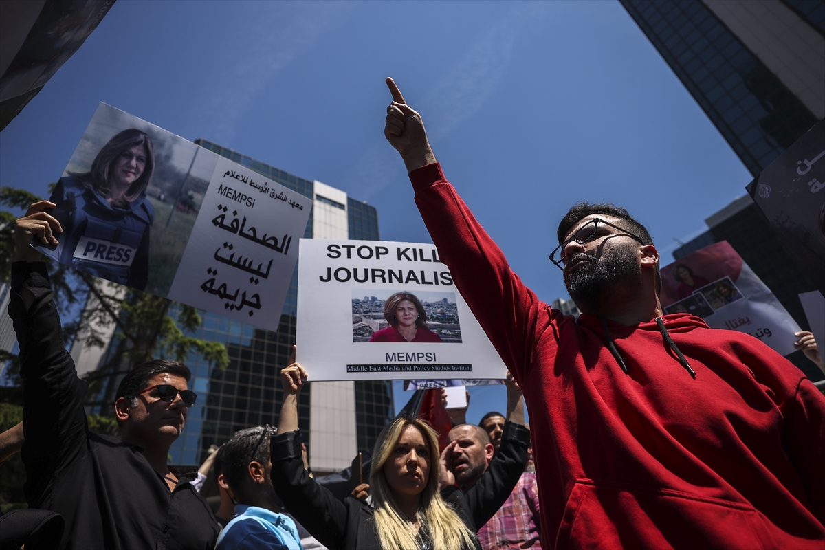 Gazeteci Şirin Ebu Akile'nin öldürülmesi İstanbul'da protesto edildi