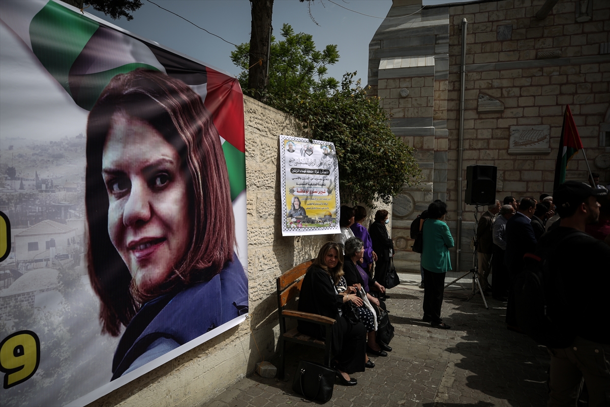 Gazze'deki kilisede, İsrail'in öldürdüğü Filistinli kadın gazeteci için gösteri yapıldı