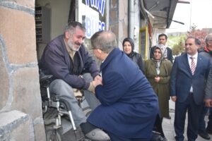 KARS (AA) – Gelecek Partisi Genel Başkanı Ahmet Davutoğlu, Kars'ta