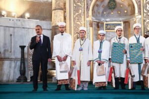 - Milli Eğitim Bakanı Mahmut Özer, yarışmada dereceye girenlere ödüllerini