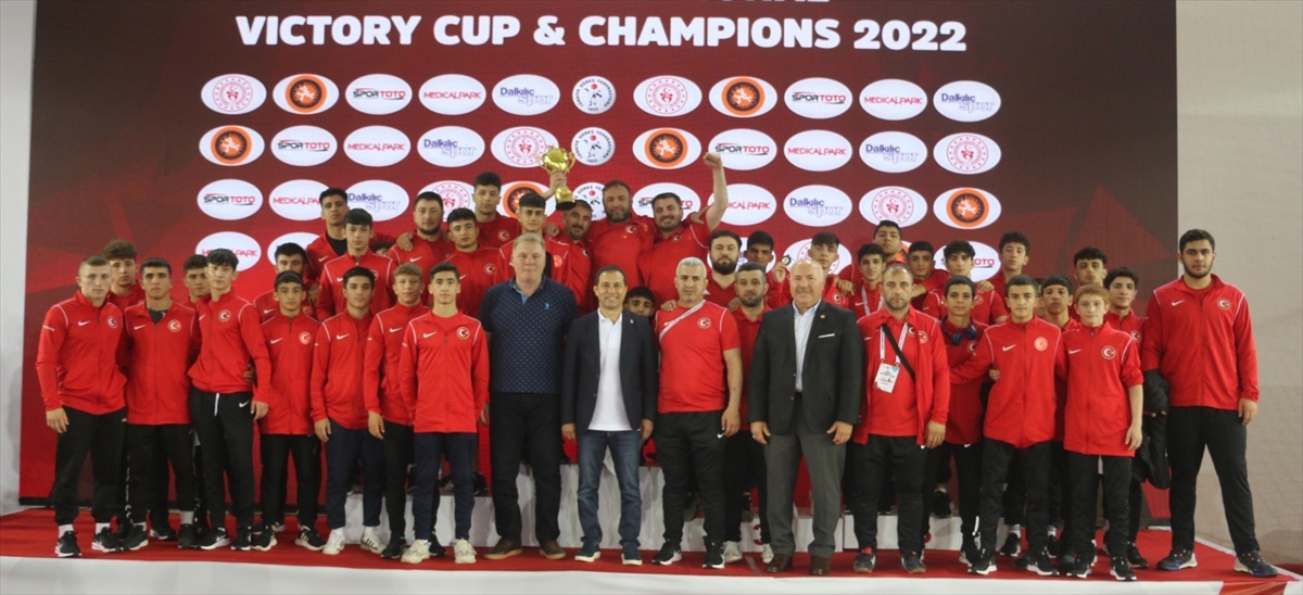 - Antalya'da düzenlenen organizasyonda Türkiye, kadınlar ve erkekler serbest stilde