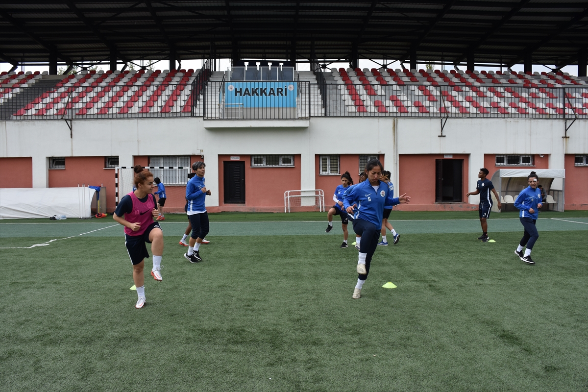 Hakkarigücü Kadın Futbol Takımı, şampiyonluk hedefiyle Fenerbahçe karşısına çıkacak