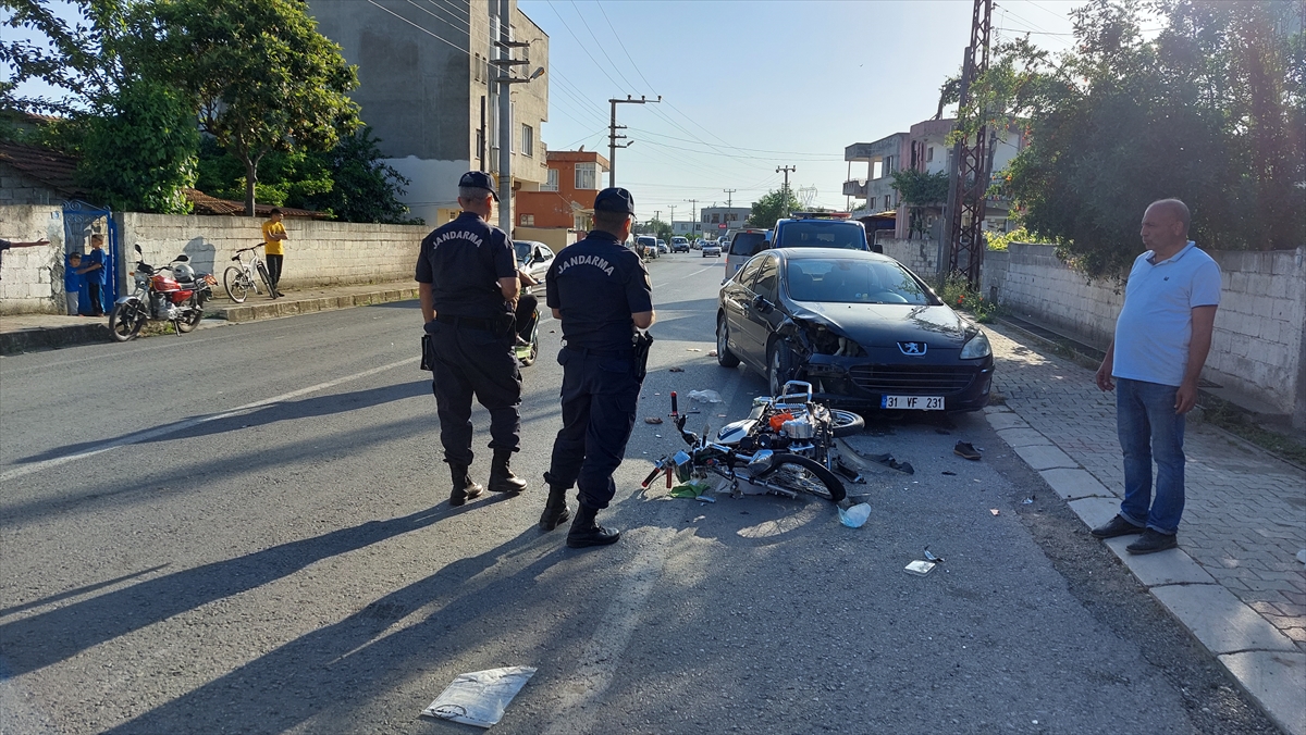 Hatay'da otomobil ile motosikletin çarpıştığı kazada 2 çocuk yaralandı