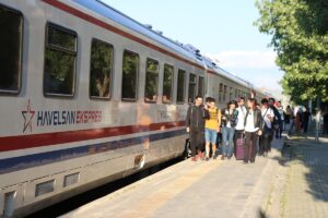 SİİRT (AA) – HAVELSAN'ın hackathon etkinliğini düzenlediği treni "HAVELSAN Ekspres"
