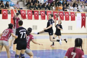 - Final maçında Beta Transformatör Adasokağı Spor Kulübü, Üsküdar Belediyesi