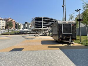 İSTANBUL (AA) – Kadıköy'deki Müze Gazhane duvarlarına yapılan çizimler, vatandaşların