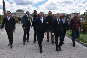 - "(Görevlendirme yapılan belediyeler) Daha önce aksayan birçok yerel yönetim