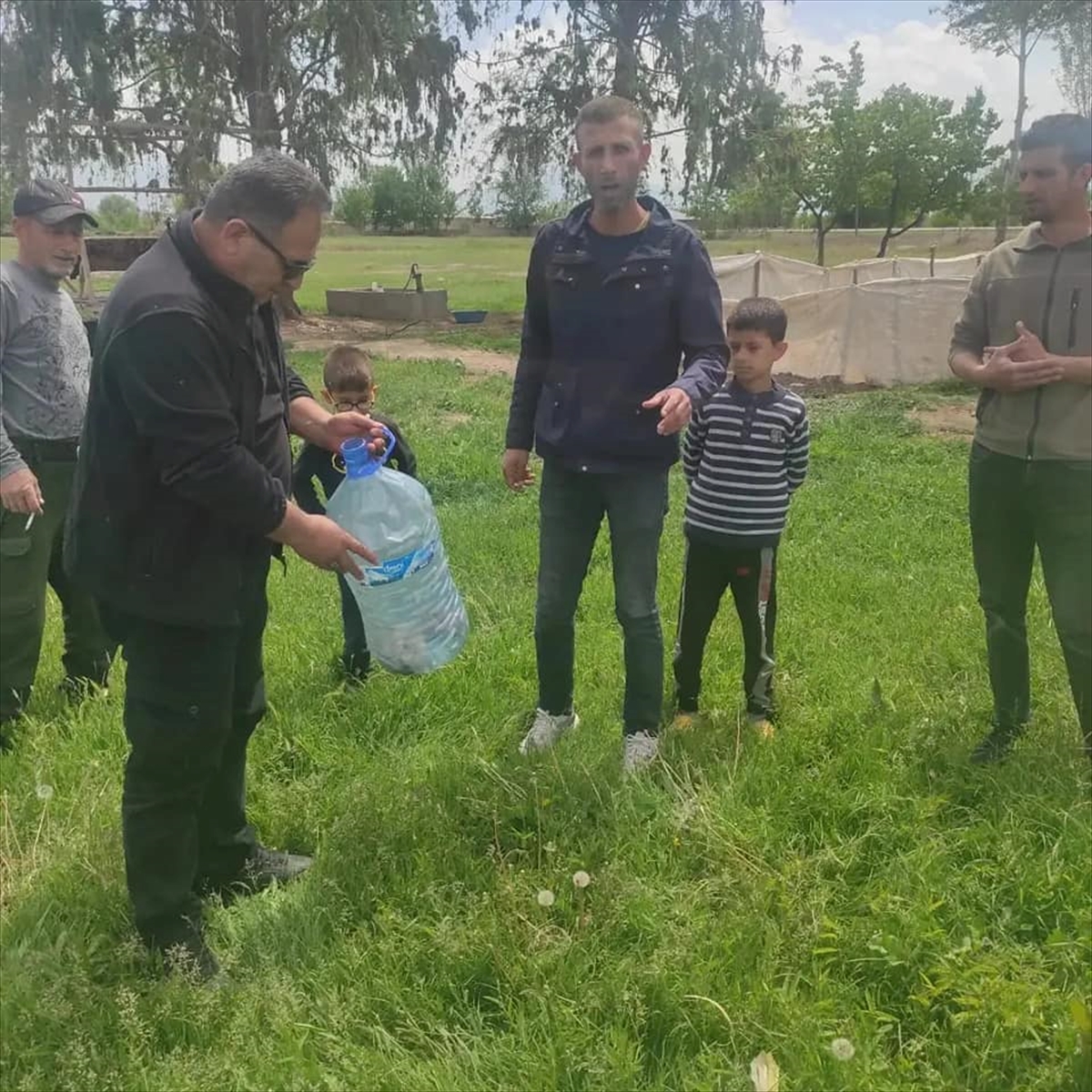 Iğdır'da bir evin bahçesinde bulunan koca engerek yılanı Ağrı Dağı'na bırakıldı