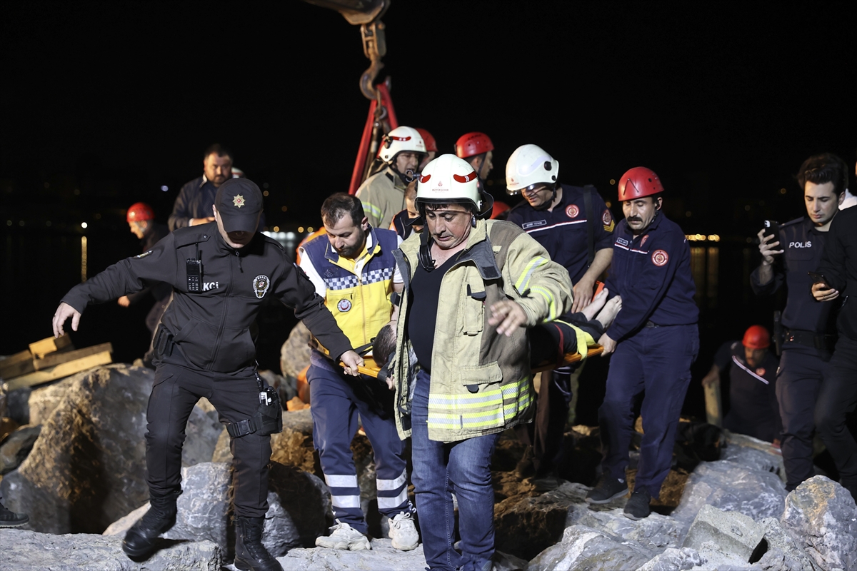 İstanbul'da kayalıklara sıkışan kişi kurtarıldı