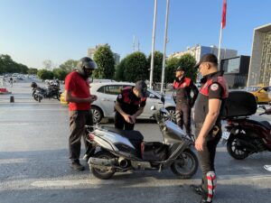 İSTANBUL (AA) – İstanbul'da "Yeditepe Huzur Uygulaması" kapsamında sürücüler ile