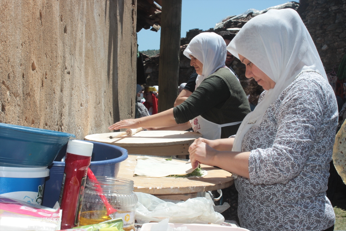 İzmir'de 8 kişinin yaşadığı mahalle festivalle hareketlendi