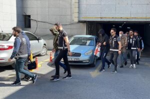 İSTANBUL (AA) – İstanbul merkezli 5 ilde, rüşvet suçuna karıştıkları