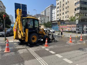 İSTANBUL (AA) – Kadıköy'de, çalışma yapan belediye ekiplerinin zarar verdiği