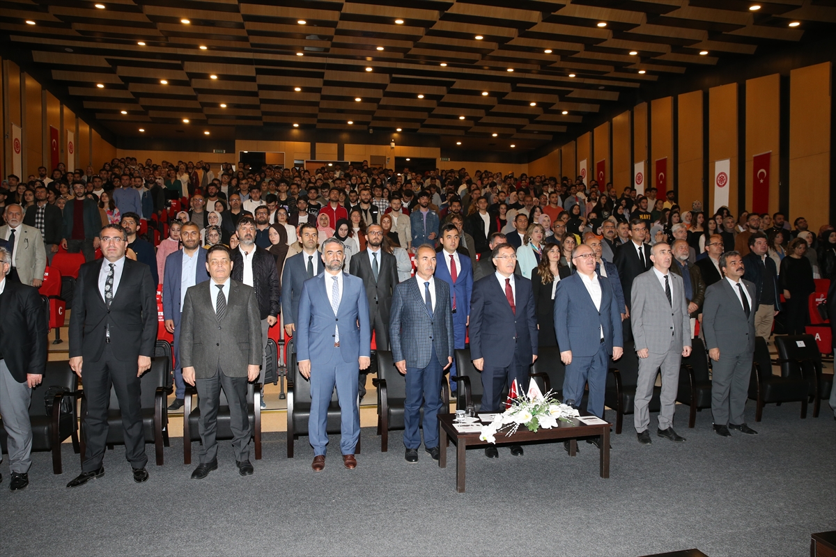 Kamu Başdenetçisi Malkoç, Sivas'ta konferansa katıldı: